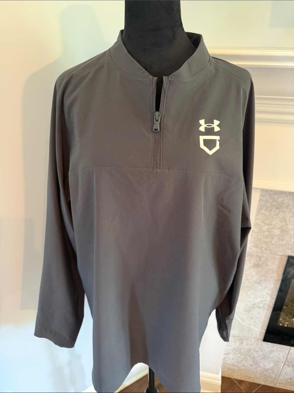 Under Armour Men’s Dark Gray 1/4 Zip Pullover with Chest Logo